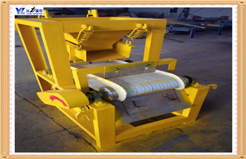 矿用小型输送带式磁选机都有哪些,矿上用的磁选机种类太多了,今天我们重点来介绍下矿用小型输送带式磁选机以及与之有关的问题. 1.小型干式磁选机受欢迎的原因 1.1.由于近期铁矿石价格继续上涨,磁选矿机的节能效率提出了新的要求; 1.2.小型干式磁选机市场,不仅为用户降低投资成本,而且可以创造相当的经济价值. 1.3.小型干式磁选机的普及,使得一些老式磁选机逐渐淘汰. 1.4.远力磁电提供完善的生产小型干式磁选机,所生产的设备得到了广大用户的广泛赞誉,该设备采用永磁系统,采用移动式式运行方式提高了材料的利用率. 1.5.华体会·官方版网站登录入口-华体会(中国)
设备在行业中推动新型设备的发展,进一步满足除铁工业的需要,并在除铁工业的应用中发挥了很大的推动作用