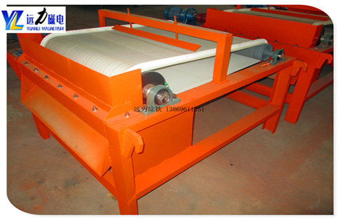 1.小型干式磁选机受欢迎的原因 1.1.由于近期铁矿石价格继续上涨,磁选矿机的节能效率提出了新的要求; 1.2.小型干式磁选机市场,不仅为用户降低投资成本,而且可以创造相当的经济价值. 1.3.小型干式磁选机的普及,使得一些老式磁选机逐渐淘汰. 1.4.远力磁电提供完善的生产小型干式磁选机,所生产的设备得到了广大用户的广泛赞誉,该设备采用永磁系统,采用移动式式运行方式提高了材料的利用率. 1.5.华体会·官方版网站登录入口-华体会(中国)
设备在行业中推动新型设备的发展,进一步满足除铁工业的需要,并在除铁工业的应用中发挥了很大的推动作用 2.矿用华体会·官方版网站登录入口-华体会(中国)
价格与磁系的关系 2.1磁选机的价格和磁块的尺寸是密不可分的,有很多用户不明白与磁块的关系,今天远力小编给你一个详细分析它们之间的关系,磁管包括磁块和圆筒,我们先核算下成本价格,磁块的价格还没有下降,一块高强磁的磁强度会几百块钱,这样我们可以计算出来. 2.2磁选机滚筒的尺寸越大,所需磁铁的磁场强度越大,磁性块越高,磁铁的强度要求也越高,使得磁选机的价格由气缸的成本决定.