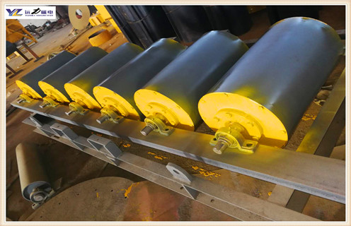 永磁滚筒选择对的厂家成就一番事业,在竞争力度日益激烈的选矿行业,仍旧有很多用户是以惨状的失败而告终,甚至是投资成本都收不回来.面对这种情况,不禁令人惋惜.是什么造就了一场场失败?是不懂.对选矿设备的使用技术与方法的不懂?作为一个磁选设备生产厂家,我们不得不一而再再而三的重复永磁滚筒设备的正确使用方法.进而让更多的人受益,让更少的悲剧产生. 1.永磁滚筒在使用中常由于一些故障或者操作不当导致效率低或者回收率低,这些问题技术专家一眼就可以看出来,如何进行正确的解决还是需要从源头做起.下面听听山东远力磁电的技术专家如何改进这些问题.